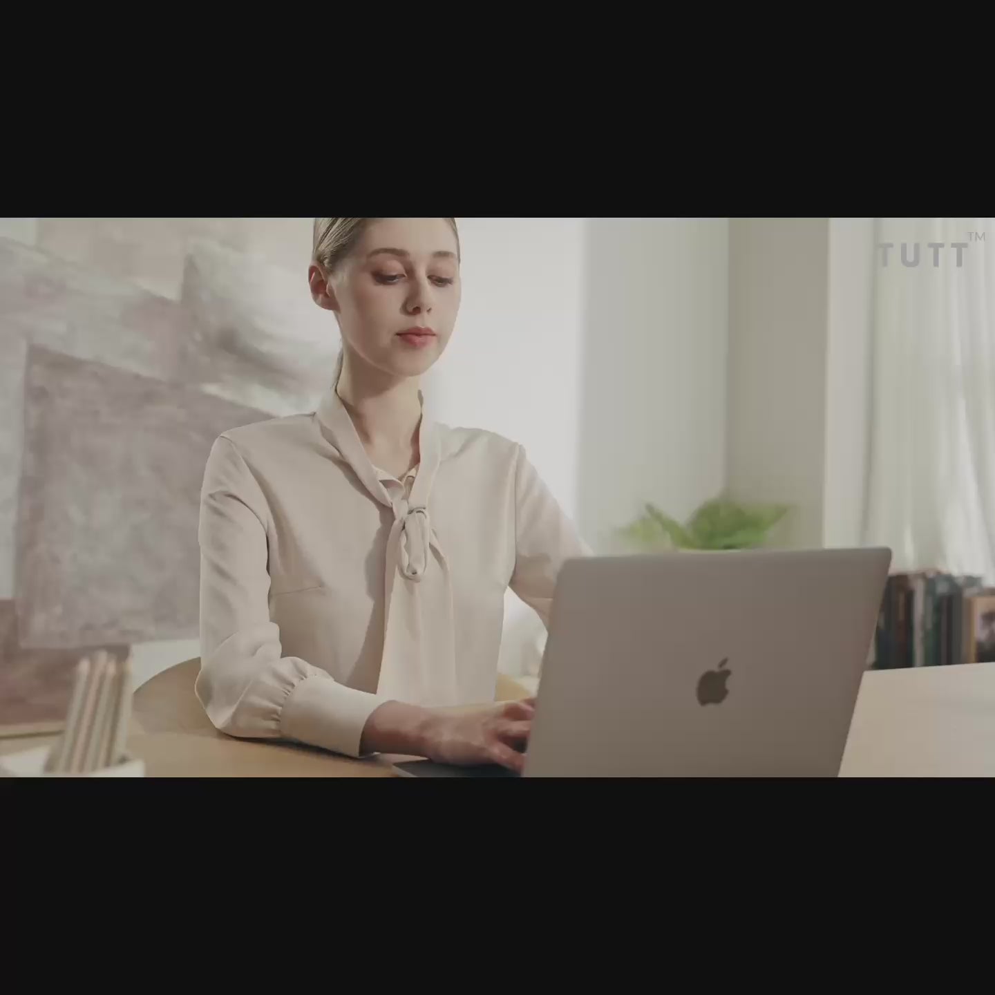 TUTT 15.6” Portable Monitor | Multi-Position IPS FHD Screen Extender | USB-C & HDMI, Built-in Speakers, P5