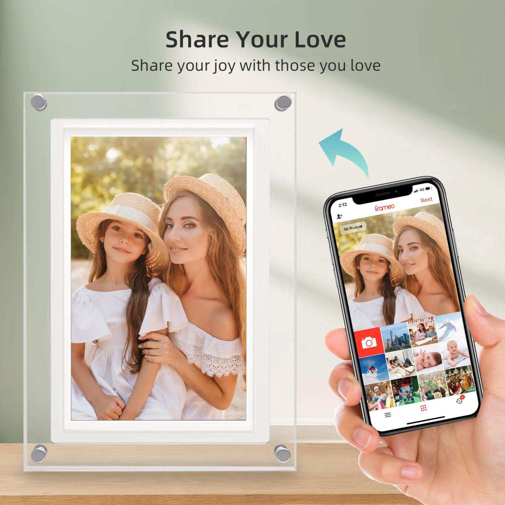 Acrylic digital photo frame displays woman and girl in straw hats, synced with Frameo app on smartphone, TUTT